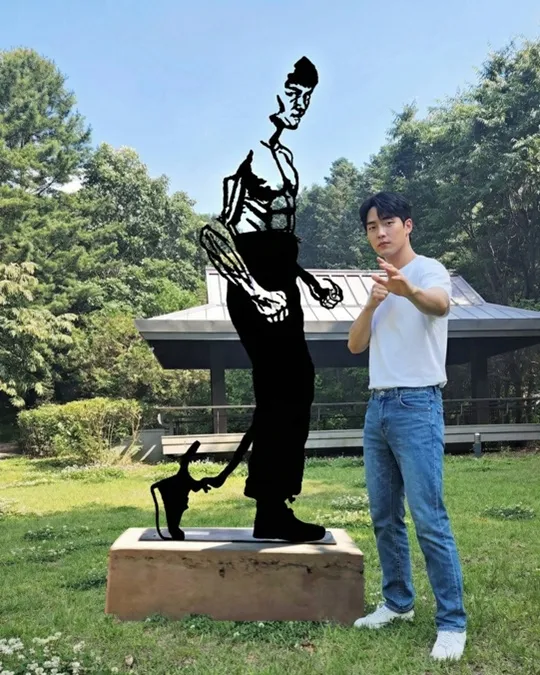 불멸의 발걸음 — 설치미술 작품