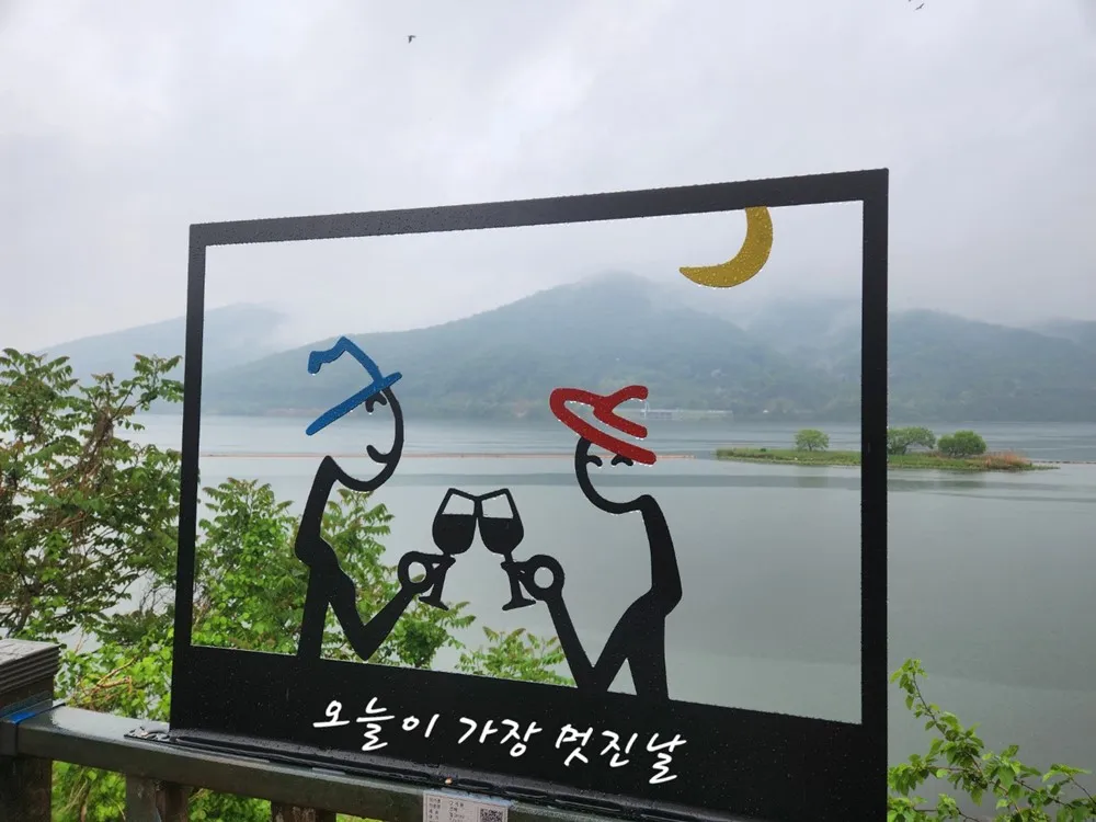 설치 포토존 둘러보기1 — 디테일 10 (11 / 63)