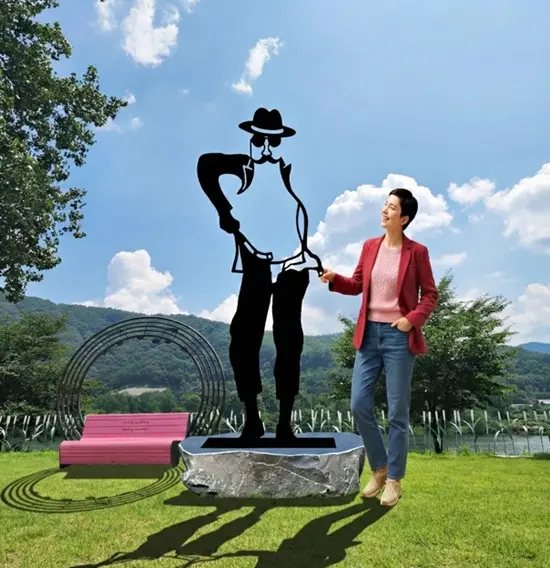 철없는 신사 — 설치미술 작품