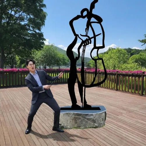 첼로 연주 — 디테일 1 (2 / 2)