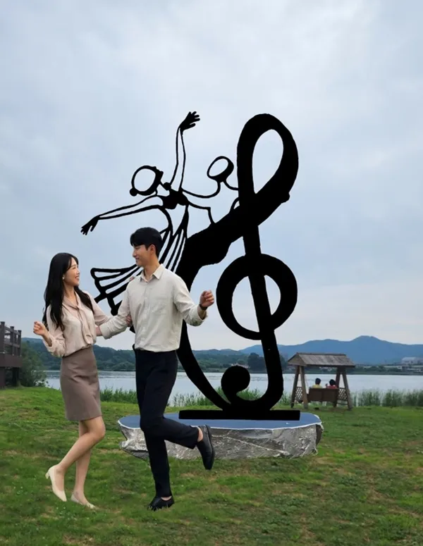 환희 — 디테일 1 (2 / 2)